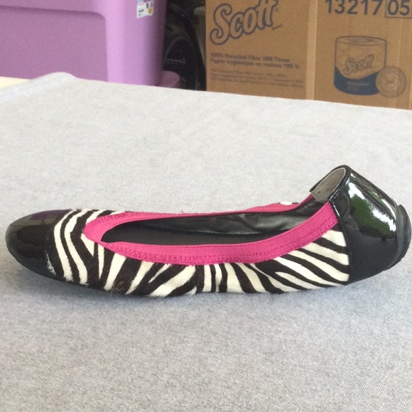 FINAL PRICE NWOB Me Too Heather zebra pattern flat - Size 7M. - Picture 6 of 16